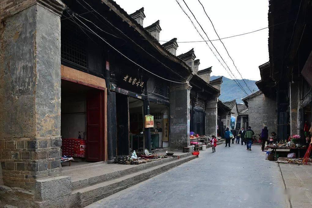 芭比娃娃的裙子怎么做游戏画面